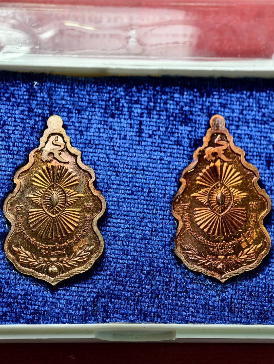 ชุดเหรียญพญาครุฑเอกชัยชนะ มหาโภคทรัพย์อำนาจบารมี โดยศิลปินไร้แขน ปี 2564 พร้อมกล่อง (SKU-13666)