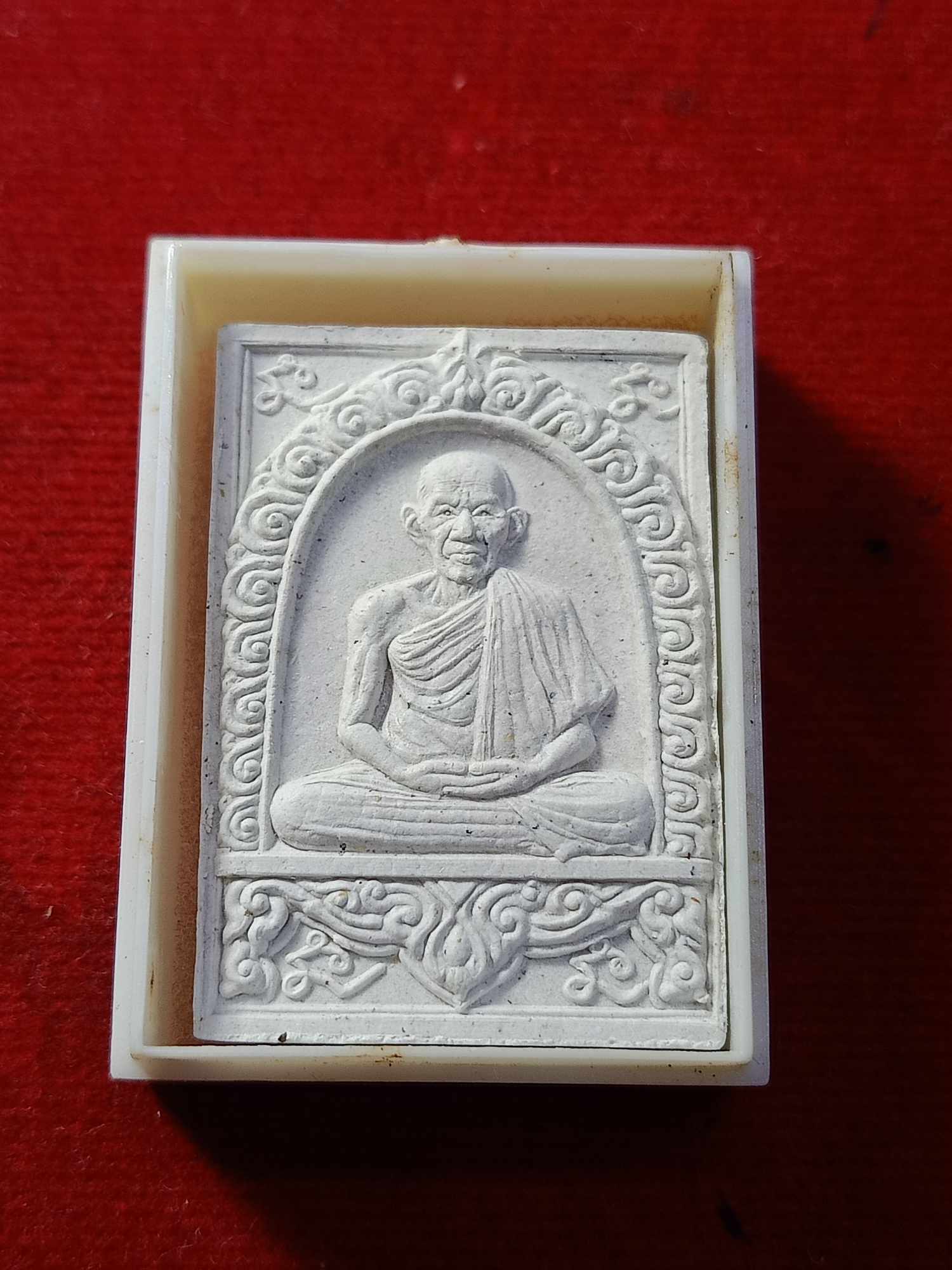 พระผงหลวงพ่อเกษม สำนักสุสานไตรลักษณ์ จ.ลำปาง รุ่นมหากุศล พร้อมกล่อง (SKU-03232)