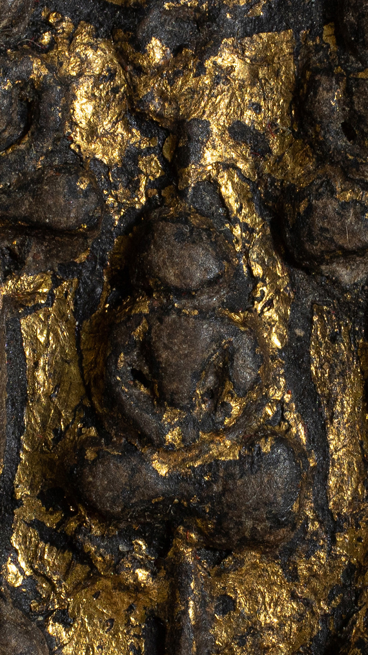 พระหลวงพ่อเงิน พิมพ์พระเจ้าห้าพระองค์ เนื้อดิน ลงรักปิดทอง