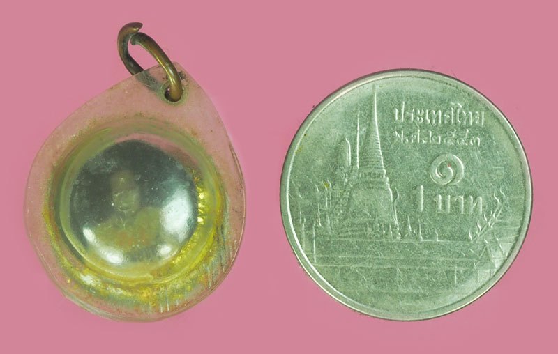 *39682 ลูกอมพร้อมรูปถ่ายหลวงพ่อบุญมี วัดบึงกระจับ ฉะเชิงเทรา เลี่ยมพลาสติกเดิมจากวัด 25