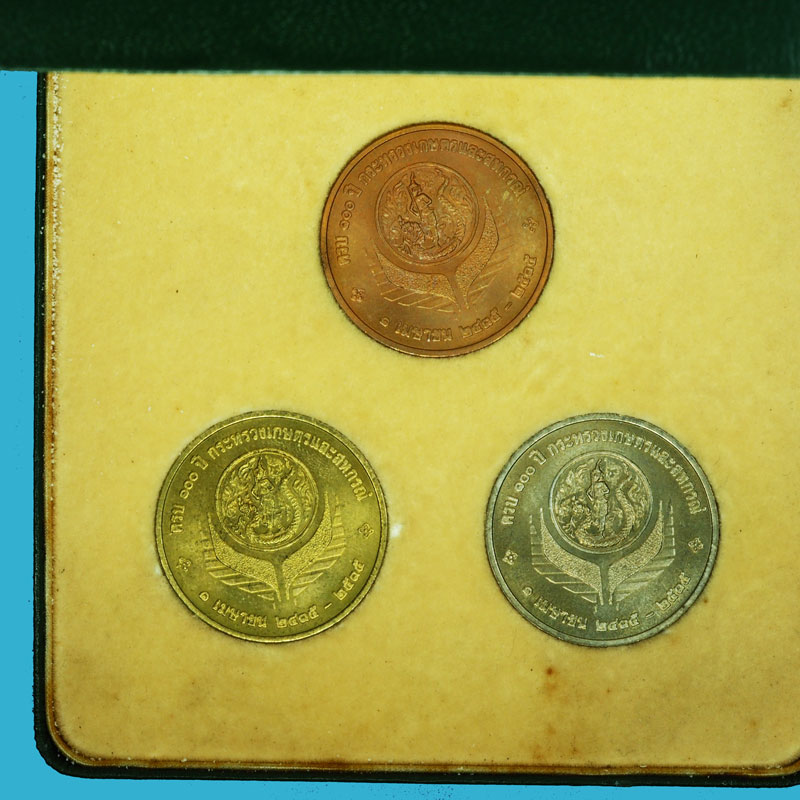 ขายแล้ว*36357 ชุดเหรียญราชินีสดุดี ครบ 100 ปี กระทรวงเกษตรและสหกรณ์ กล่องเดิม 5