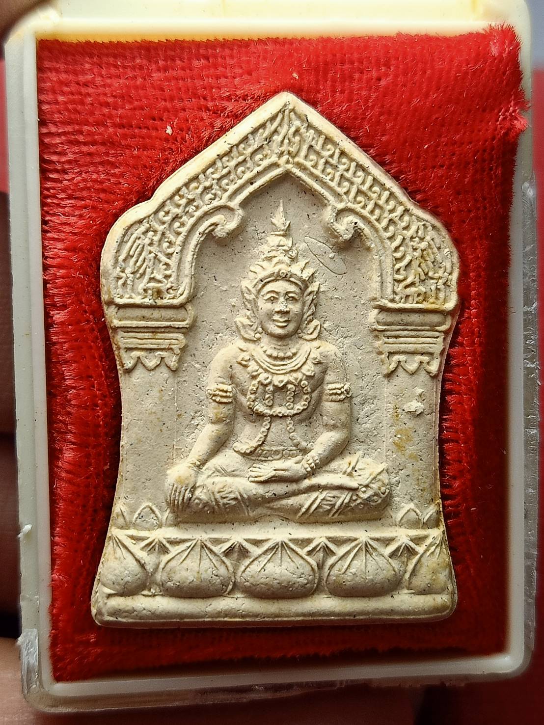 พระขุนแผนเนื้อหอม หลวงพ่ออุ้น วัดตาลกง จ.เพชรบุรี ปี 2544 พร้อมกล่อง (SKU-13034)