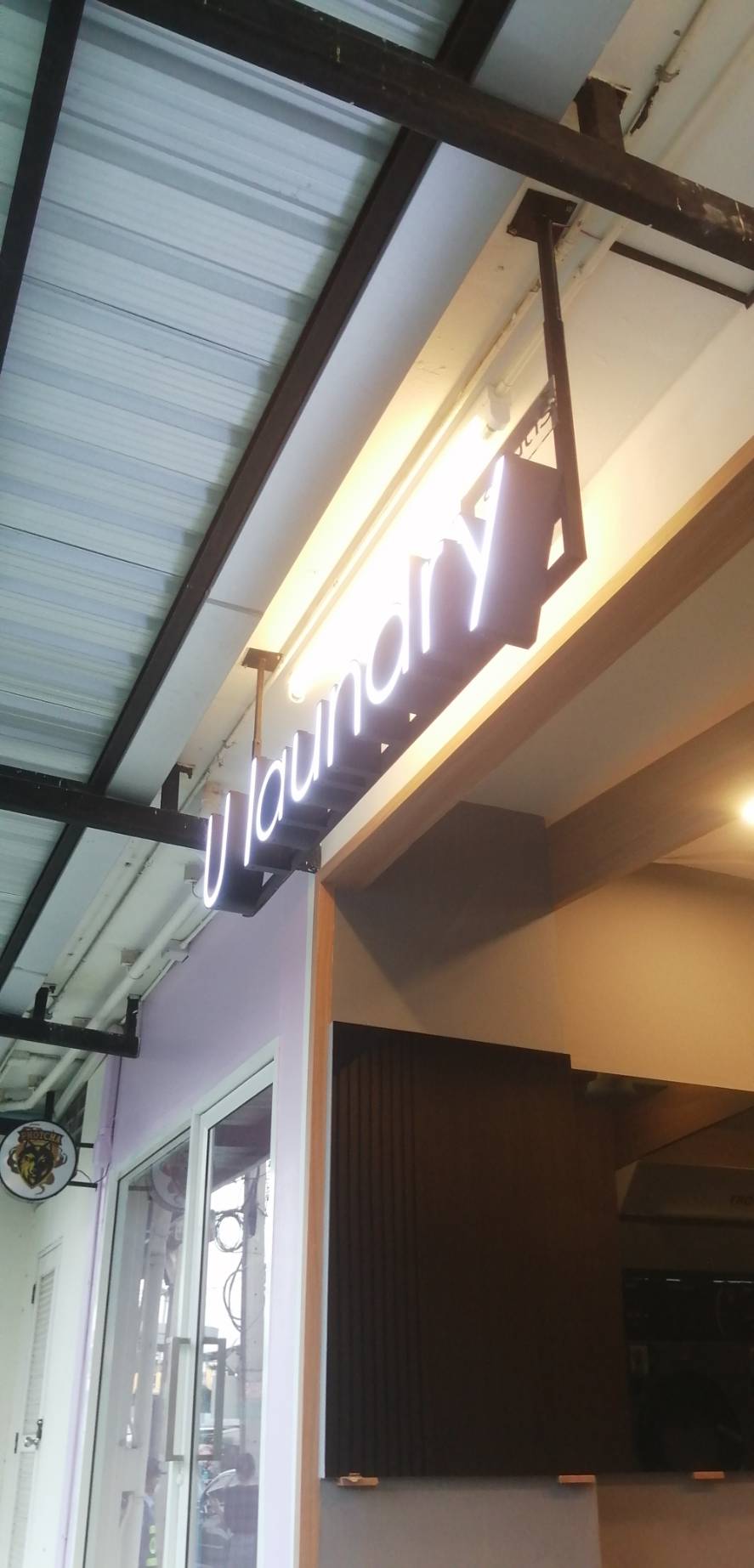 ป้ายอักษรไฟออกหน้า