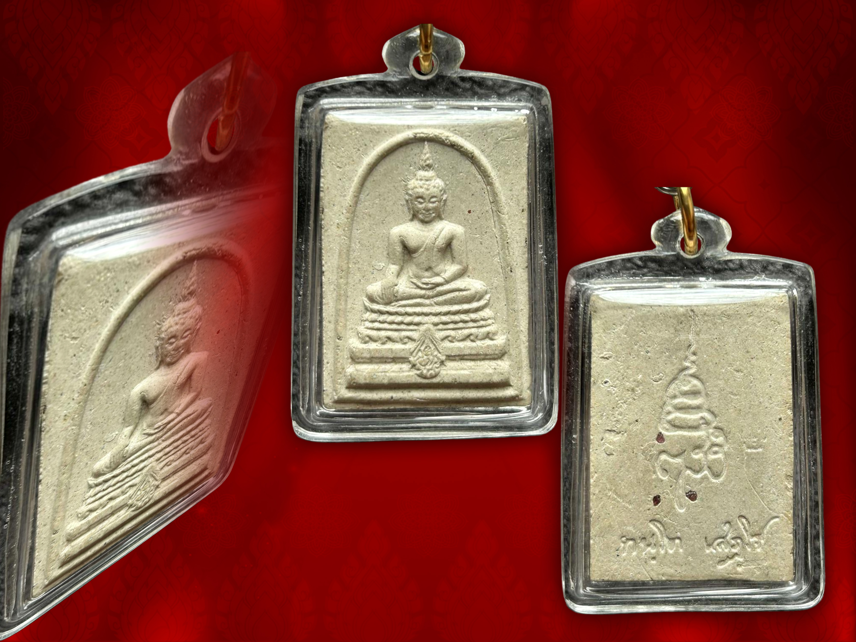 พระพุทธชินสีห์ ภปร.(สมเด็จทันโต) ผสมมวลสารมหามงคลพระทนต์ในหลวง ร.9 ปี 2533 (พิมพ์ใหญ่) พร้อมเลี่ยมพลาสติกครับ ด้านหน้าเป็นรูปพระพุทธชินสีห์ พระประธานในพระอุโบสถวัดบวรนิเวศราชวรวิหาร ประดิษฐานตรา ภปร. บริเวณผ้าทิพย์ งามๆ มวลสารเยอะทั้งด้านหน้า