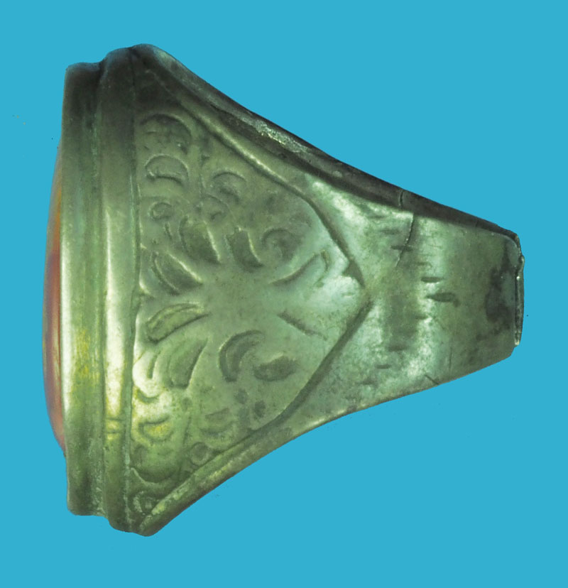 *38640 เหรียญเม็ดแตงลงยา หลวงปู่ทวด หลวงปู่ทิม วัดช้างไห้ ปี 2522 ทำเป็นตัวแหวนเลี่ยมเงิน แหวนท้องวงขาด ตามภาพ 11