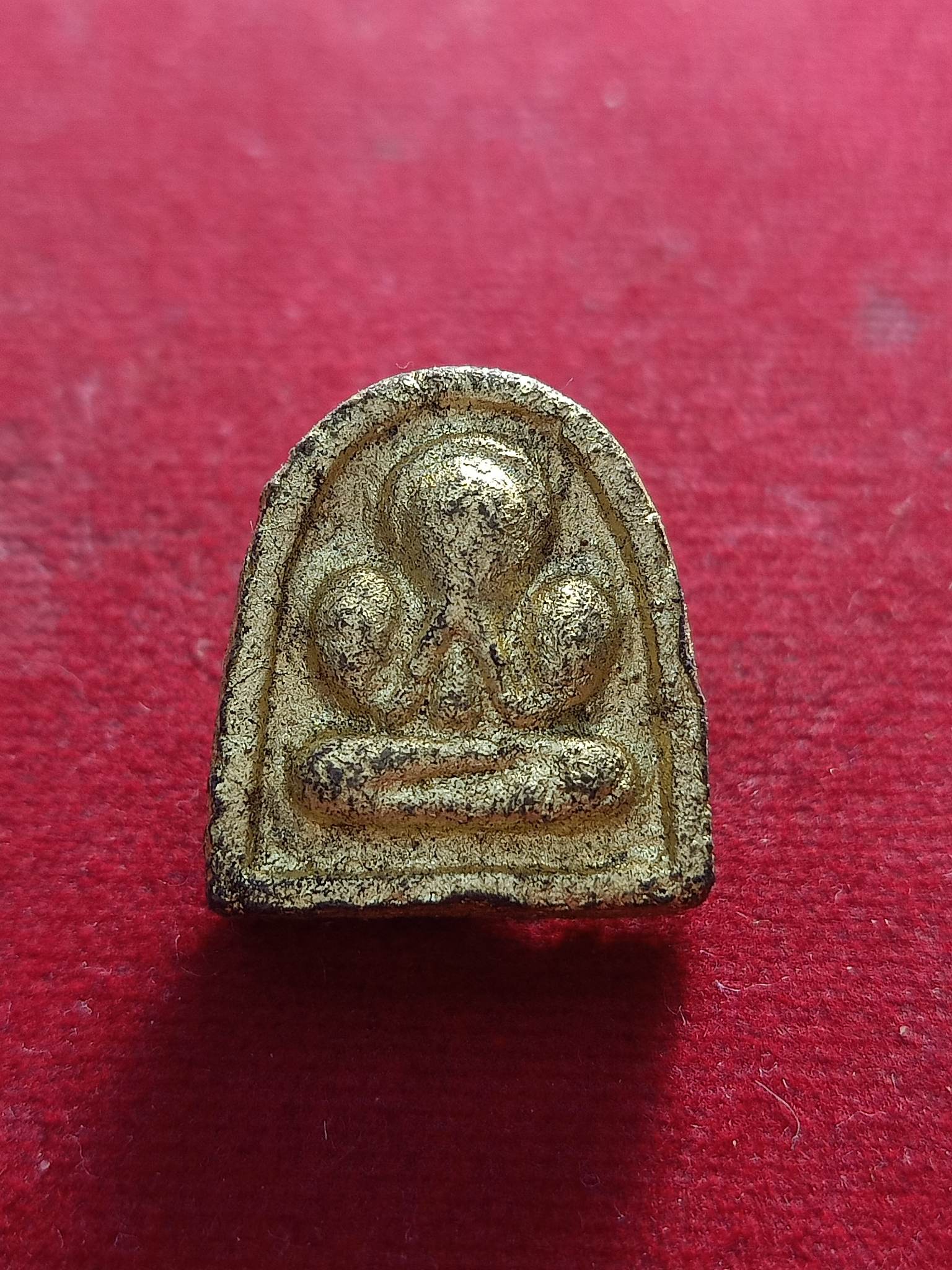 พระปิดตานักกล้าม หลังยันต์ตะบองไขว้ ลงทองไม่ทราบที่(SKU-01381)