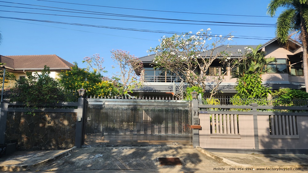 ขายบ้านสวยริมทะเลสาบ สัมมากร รามคำแหง คฤหาสน์หรูหลังใหญ่ ตกแต่งครบ Fully Furnished ตึก 700 ตรม. ริมทะเลสาบ55ไร่, ริมลานโล่ง3.7ไร่ จอดรถ100-140คัน, ติดสวนหย่อม1.74ไร่, รถไฟฟ้าสายสีส้ม MRT สถานีสัมมากร บางกะปิ