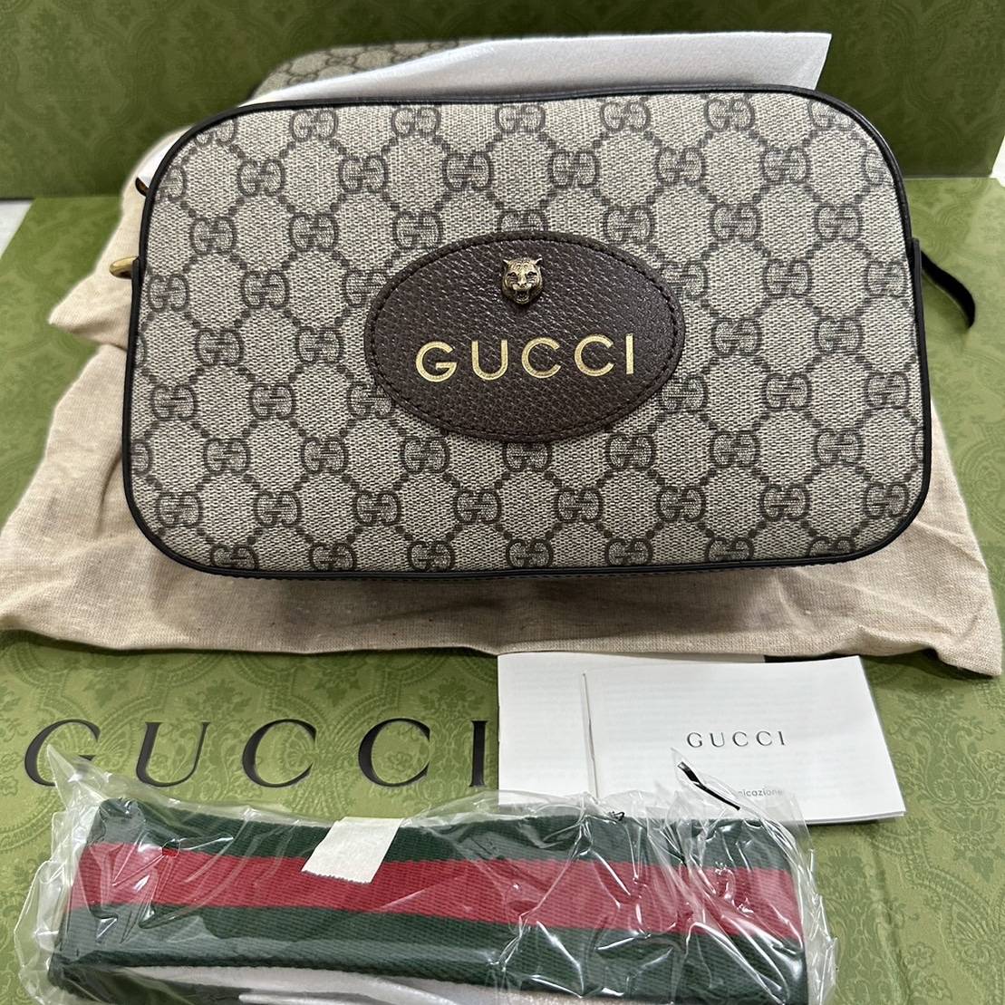 Gucci supreme messenger