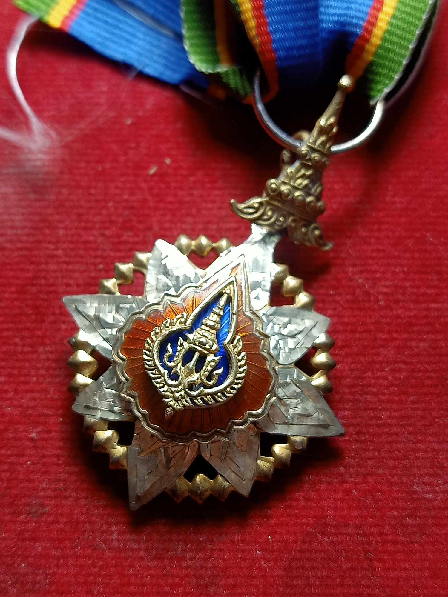 เครื่องราชอิสริยาภรณ์ เนื้อเงิน ชั้นตริตาราชมงกุฎไทย หลัง.จปร (SKU-03707)