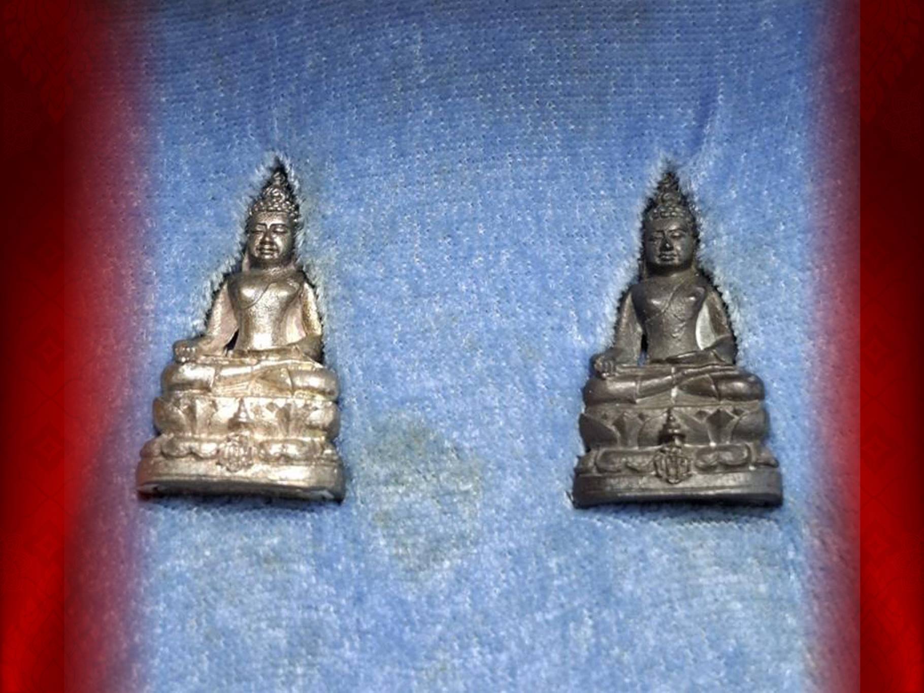 พระกริ่งไพรีพินาศ ญสส. วัดบวรนิเวศวิหาร เนื้อนวะโหละ และเนื้อเงิน1 คู่ ประดิษฐานพระนามย่อ ญสส. ใต้ฐานตอกโค๊ต ญสส. บนรูปช้าง ซึ่งเป็นสัญลักษณ์ประจำพระองค์ มีคราบแป้งเจิมเดิมๆติดตามซอก งามมากๆ สร้างปี 2533