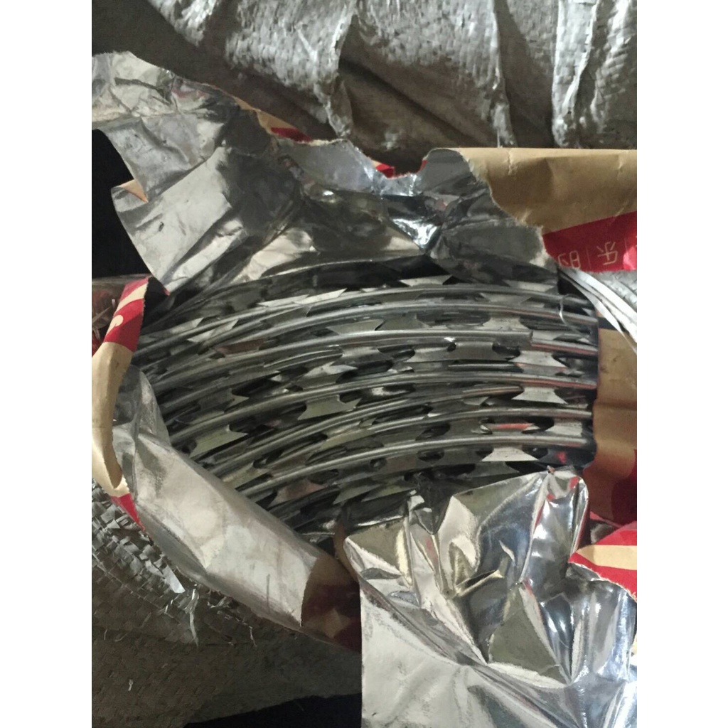 ลวดหนามหีบเพลง ลวดหนามทหาร (ราคารวมแวท)(รุ่นหนา0.30มม.) สเปกราชการ BTO-22 ความยาว 10 เมตร ลวดหนามล้อมรั้ว รั้วทหาร