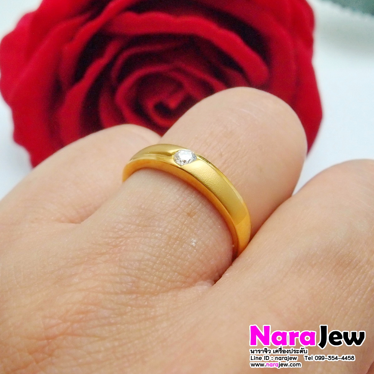 แหวนเพชร ทรงปลอกมีด ประดับเพชรแท้ 0.10 ct น้ำขาวใส 97 ทองคำแท้ 9K
