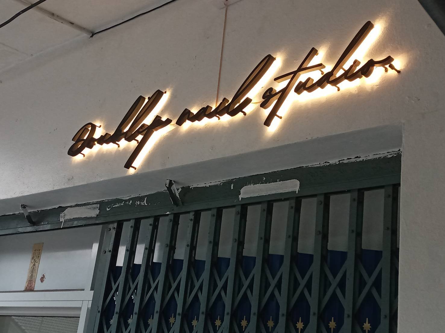 ป้ายอักษรไฟออกหลัง ป้ายอักษรซิงค์ทำสีไฟออกหลัง