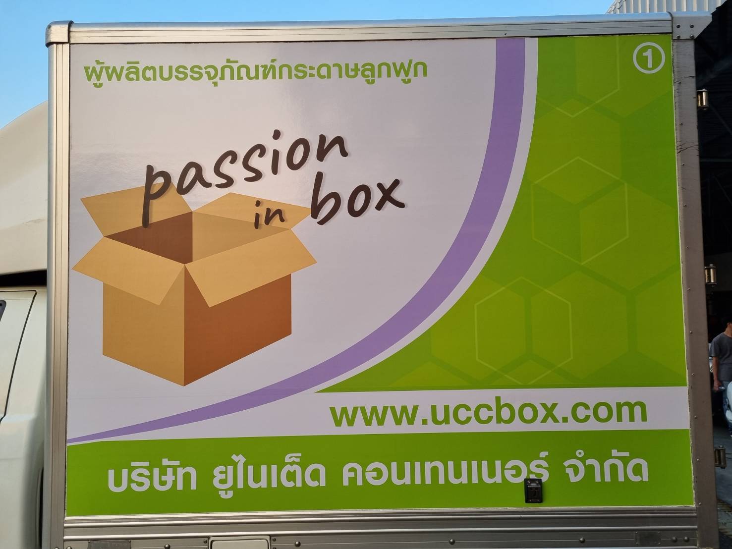 งานติดตั้งติดสติ๊กเกอร์รถกระบะตู้ทึบ