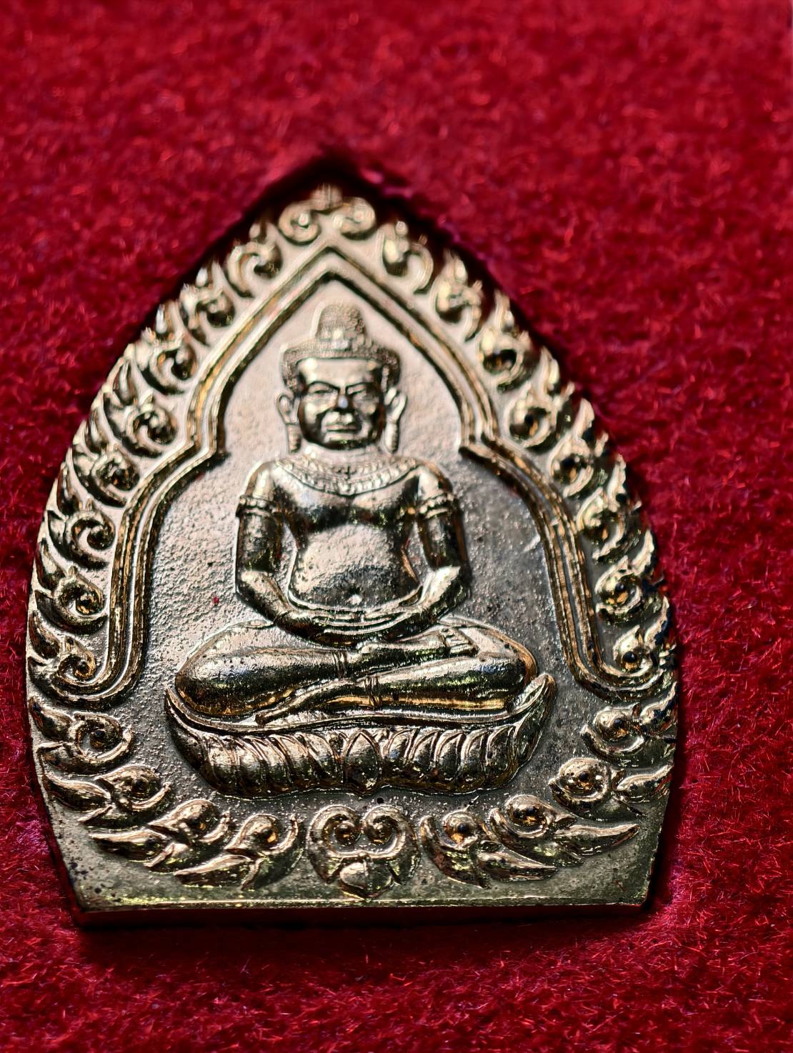 เหรียญเจ้าสัวจอมสุรินทร์ หลวงปู่หงษ์ วัดเพชรบุรี จ.สุรินทร์ ปี 2552 พร้อมกล่อง (SKU-13787)