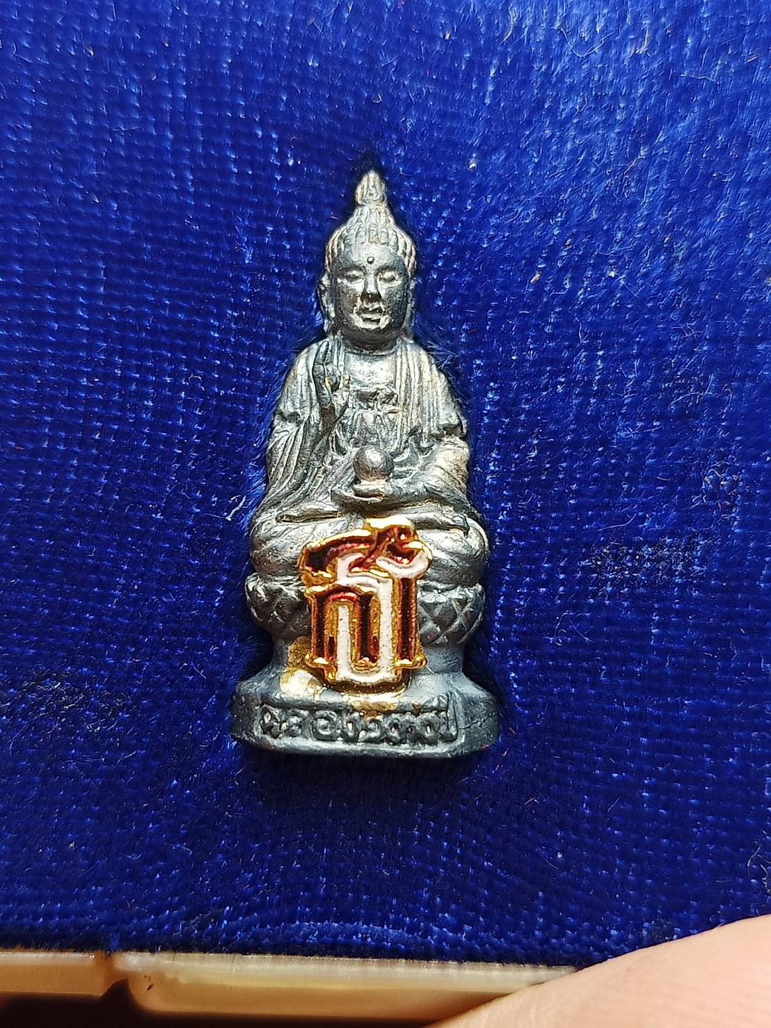 รูปหล่อพระยูไล (เนื้อเงิน) รุ่น ๑ ท่านเจ้าคุณเย็นเชี้ยว ฉลองวัดมังกรกมลาวาส(เล่งเน่ยยี่)ครบ ๑๓๐ ปี อุดผงไวโรจนฝังตะกรุดมหาลาภ ปี 2544 กรุงเทพ (SKU-07369)