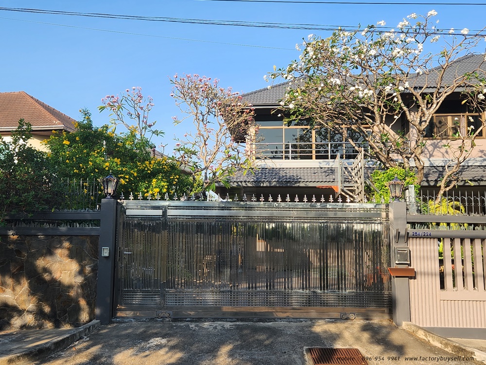 ขายบ้านสวยริมทะเลสาบ สัมมากร รามคำแหง คฤหาสน์หรูหลังใหญ่ ตกแต่งครบ Fully Furnished ตึก 700 ตรม. ริมทะเลสาบ55ไร่, ริมลานโล่ง3.7ไร่ จอดรถ100-140คัน, ติดสวนหย่อม1.74ไร่, รถไฟฟ้าสายสีส้ม MRT สถานีสัมมากร บางกะปิ