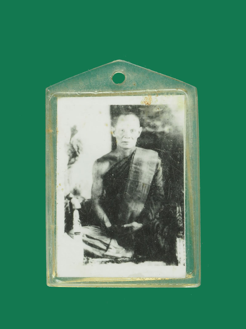 *30982 รูปถ่ายไม่ทราบสองอาจารย์ เลี่ยมพลาสติกเก่า 4