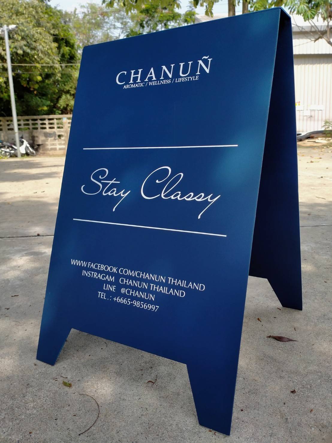 ป้ายเหล็กฉากสามเหลี่ยมพ่นสีติดสติ๊กเกอร์ไดคัท