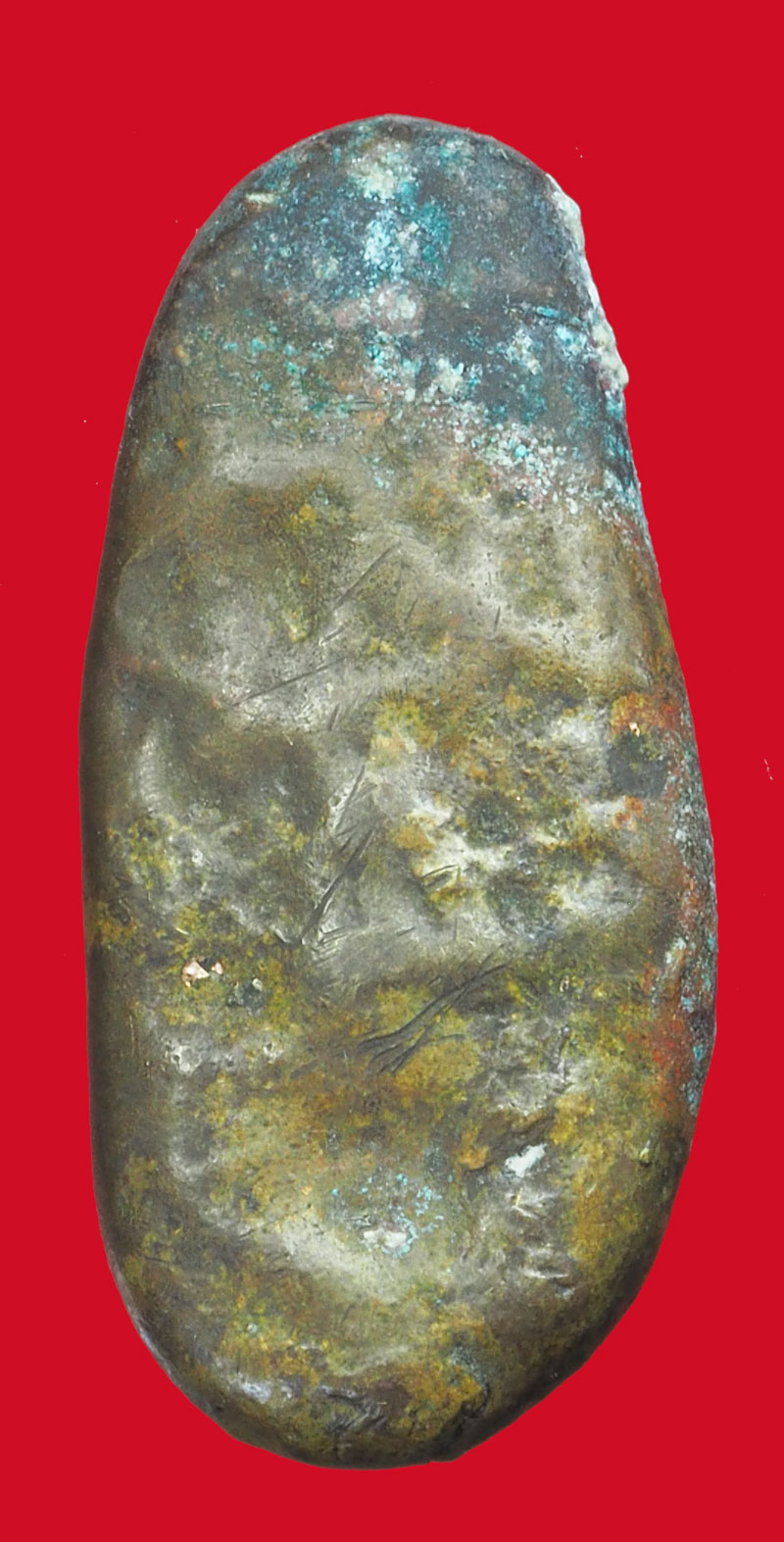 *33476 ก้อนโลหะลักษณะเป็นทองเหลืองเก่า ไม่แน่ใจเป็นเงินโบราณหรือเครื่องรางของขลัง 17