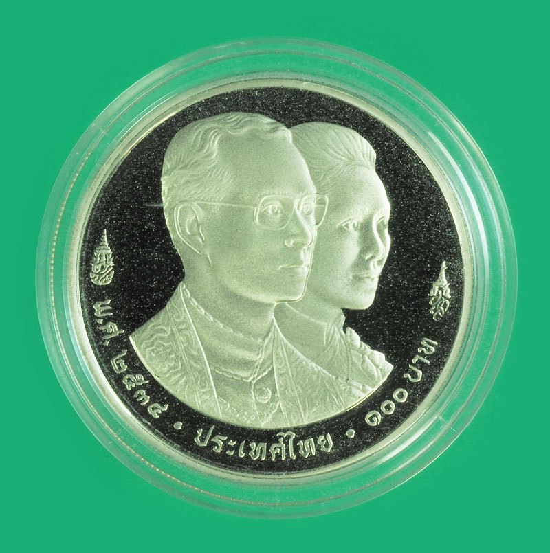 *38987 เหรียญกษาปณ์ขัดเงา ที่ระลึก ราคาหน้าเหรียญ 100 บาท เนื้อนิเกิล บล็อกกองกษาปณ์ พร้อมกล่องเดิม 10.15