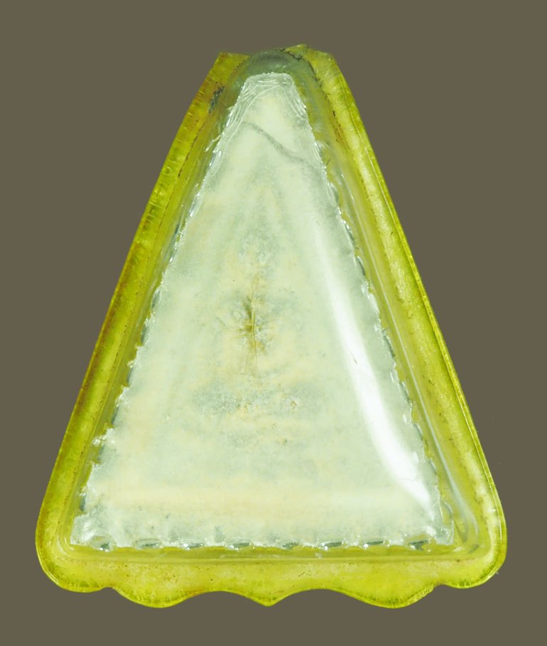 ขายแล้ว*39741 พระผง หลวงปู่เผือก พิมพ์นางพญา หลังยันต์ วัดกิ่งแก้ว จ.สมุทรปราการ ปี๒๔๙๖ กระเทาะมุมบนเล็กน้อย เลี่ยมพลาสติกเก่าหลายสิบปี 77