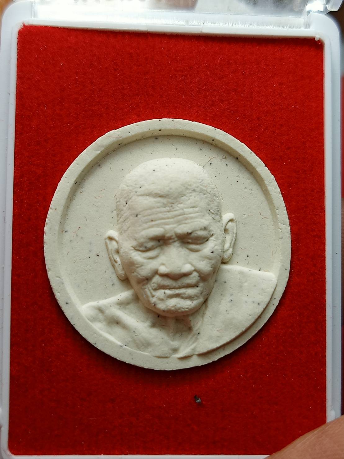 พระผงจันลอย พระครูปลัดวชิรโสภณญาณ หลวงปู่มหาศิลา สวนสงฆ์แกเป๊ะ จ.กาฬสินธุ์ ปี 2564 พร้อมกล่อง (SKU-07839)