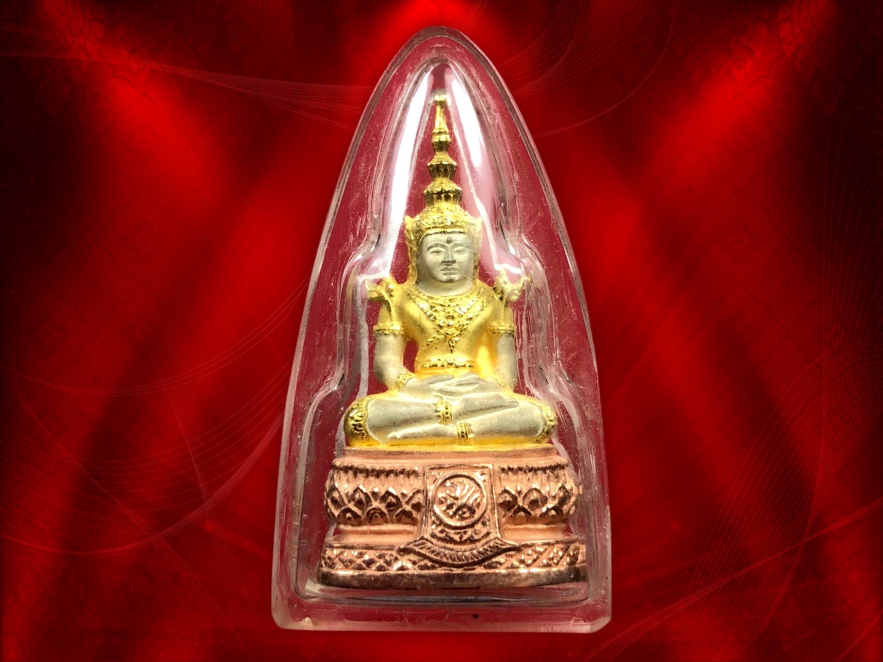 พระแก้วมรกต ภปร เนื้อเงินขัดสามกษัตริย์ ปี 2545 (พิมพ์ใหญ่) ปี2545 จัดสร้างในวาระที่ ในหลวงรัชกาลที่ 9 เฉลิมพระชนมพรรษา 75 พรรษา ปี 2545 จัดสร้างโดย รพ.ศิริราช โดยมีวัตถุประสงค์เพื่อสมทบทุนจัดซื้อจัดหาอุปกรณ์ทางการแพทย์