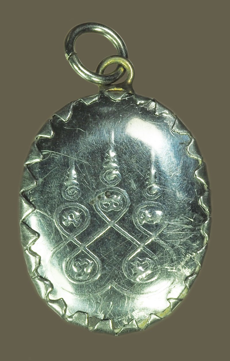 *39129 ล็อกเก็ตฉากขาว หลวงพ่อรวย วัดตะโก อยุธยา 50