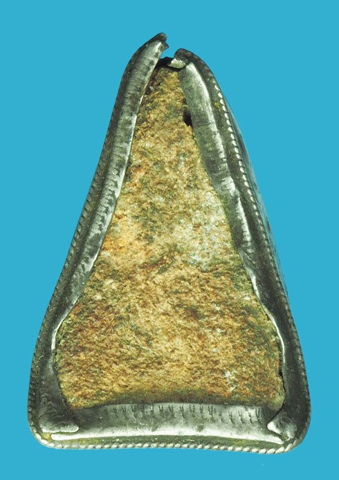 *38410 พระนางพญา วัดนางพญา พิษณุโลก หนึ่งในพระชุดเบญจภาคี สภาพผ่านการใช้ เลี่ยมเงินโบราณเก่า หลายสิบปี สวยๆ เช่าบูชาหลักล้าน 13