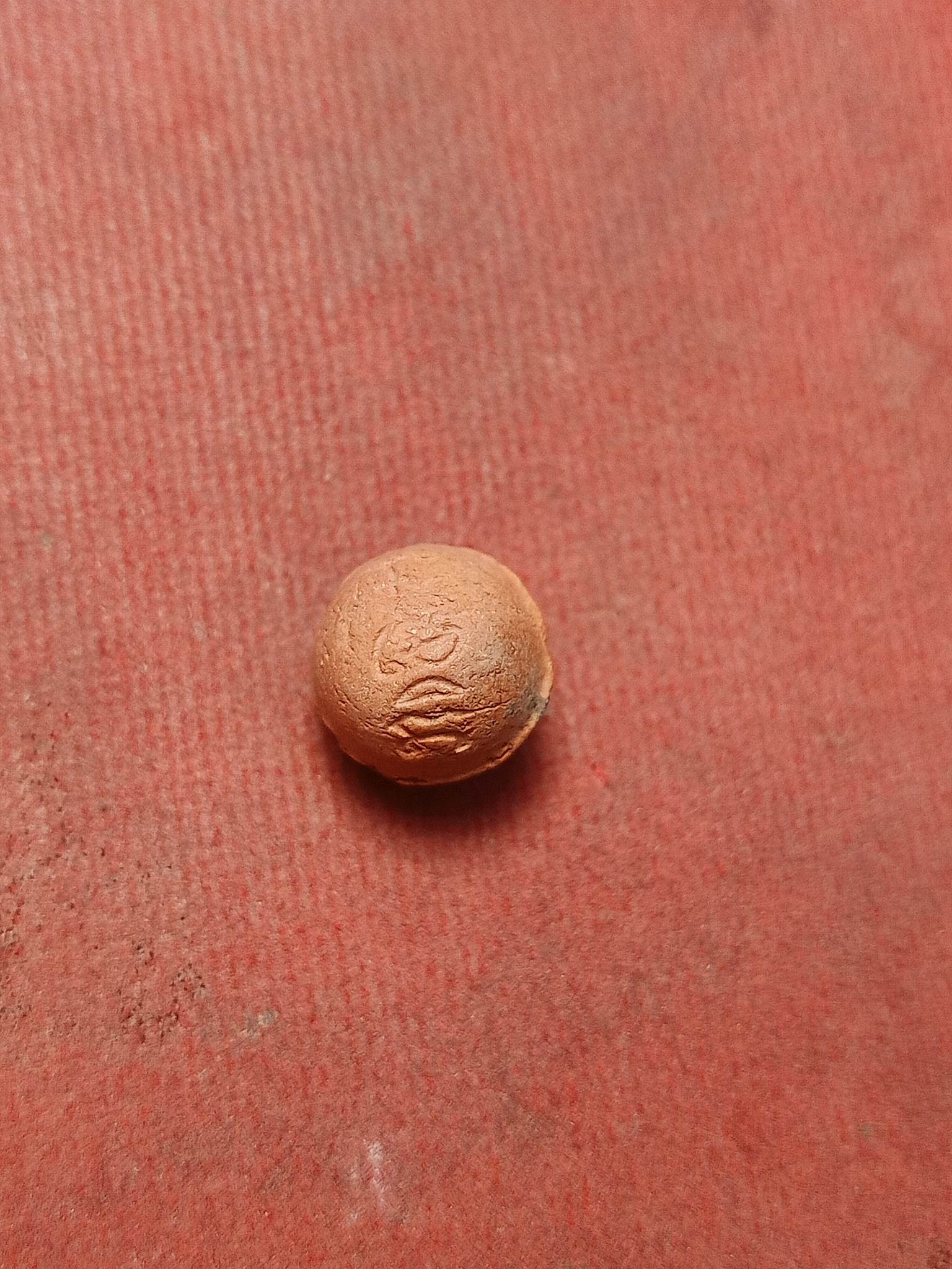 ลูกอมปัฐวีธาตุ หลวงปู่หงษ์ พรหมปัญโญ วัดเพชรบุรี จ.สุรินทร์ (SKU-02516)
