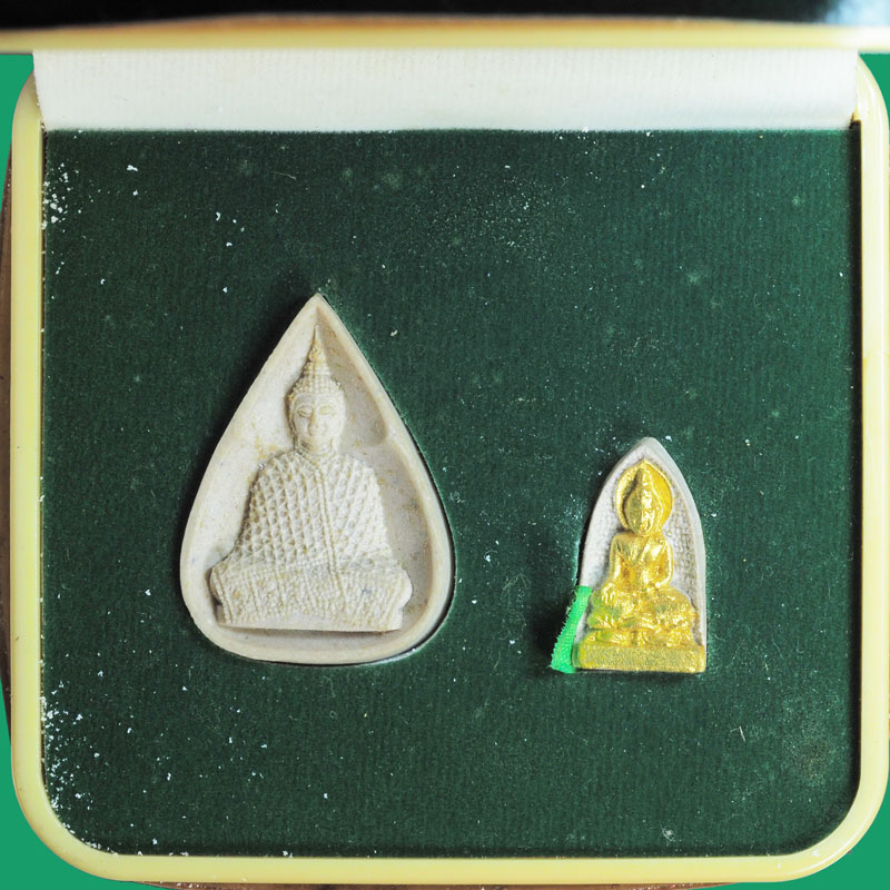 ขายแล้ว*33856 พระกล่องไพรีพินาศ หลังพระปรมาภิไธย ภปร 5 รอบ จำนวน ๒ องค์ กล่องเดิม 9