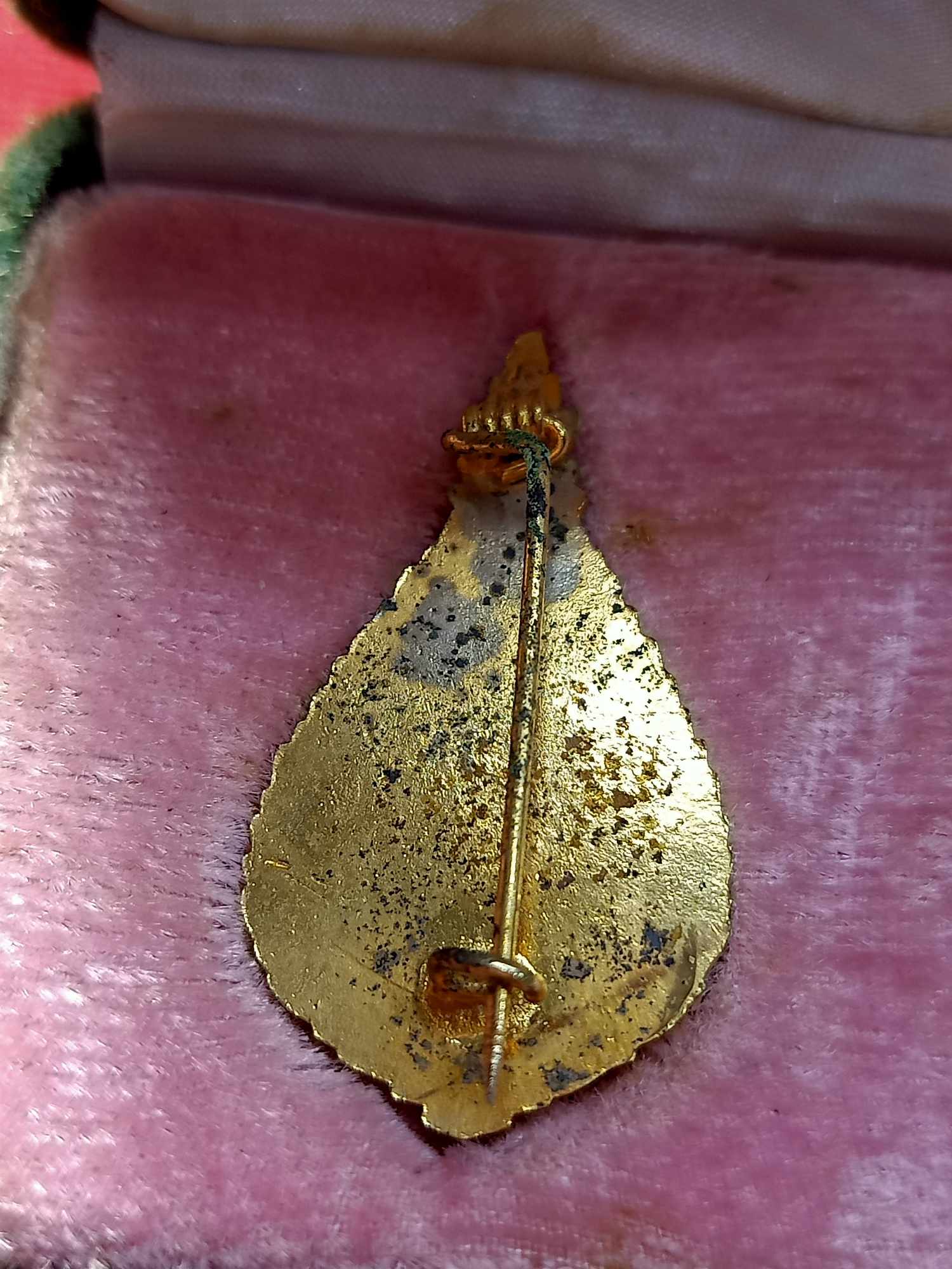 ล็อกเก็ตเข็มกลัด สมเด็จพระสังฆราช (วาสน์ วาสโน) นิธิวัดราชบพิธสถิตมหาสีมาราม กรุงเทพ พร้อมกล่อง (SKU-03542)