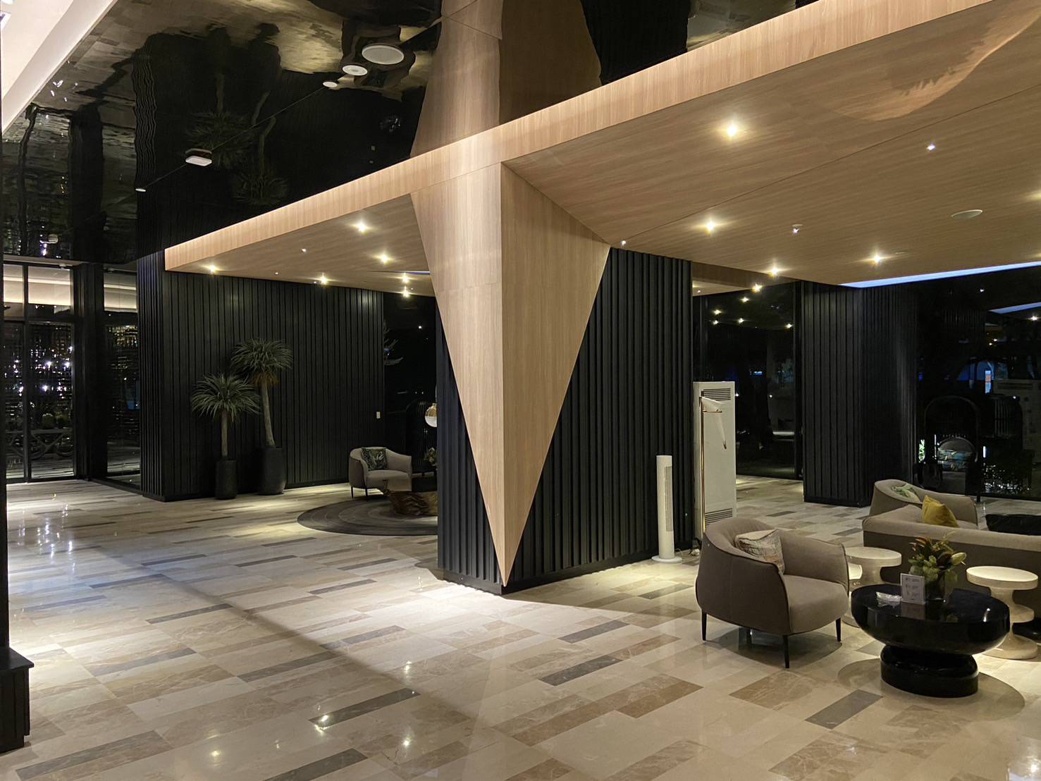 ห้องสวย ชั้น สูง วิวเทพ ให้เช่า (For Rent) คอนโด : เดอะ ไลน์ พหลโยธิน อาคาร B 1 ห้องนอน 1 ห้องน้ำ 37ตรม.