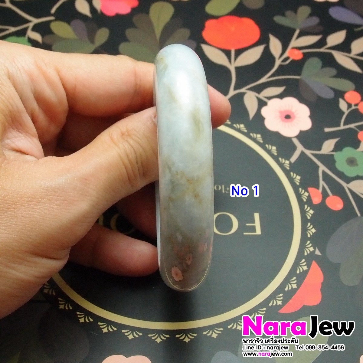 กำไลหยกพม่า สีธรรมชาติ Type A หน้ากว้างใส่สวย No.1
