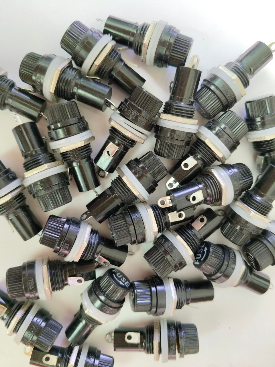 ฐานฟิวส์หลอดแก้ว Fuse Holder กระบอกฟิวส์ดำ 5X20mm. 10A 250VAC/15A 125VAC สินค้าในไทย