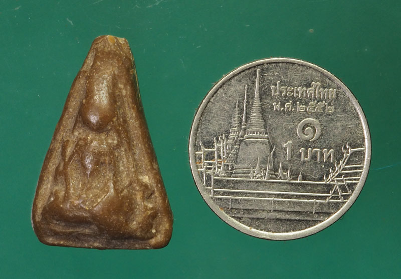 *30390 พระนางพญา เนื้อผงน้ำมัน ไม่ทราบที่และปีสร้าง 9