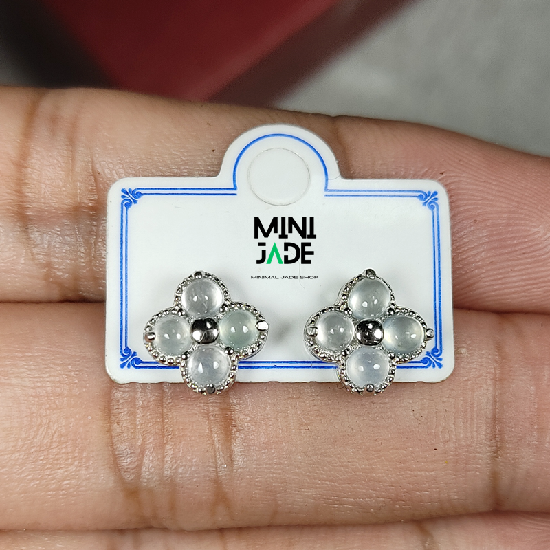 ต่างหูหยกพม่าเนื้อแก้ว Ice Jade 4เม็ดเรียงเป็นดอกไม้ ขนาด 3 มม