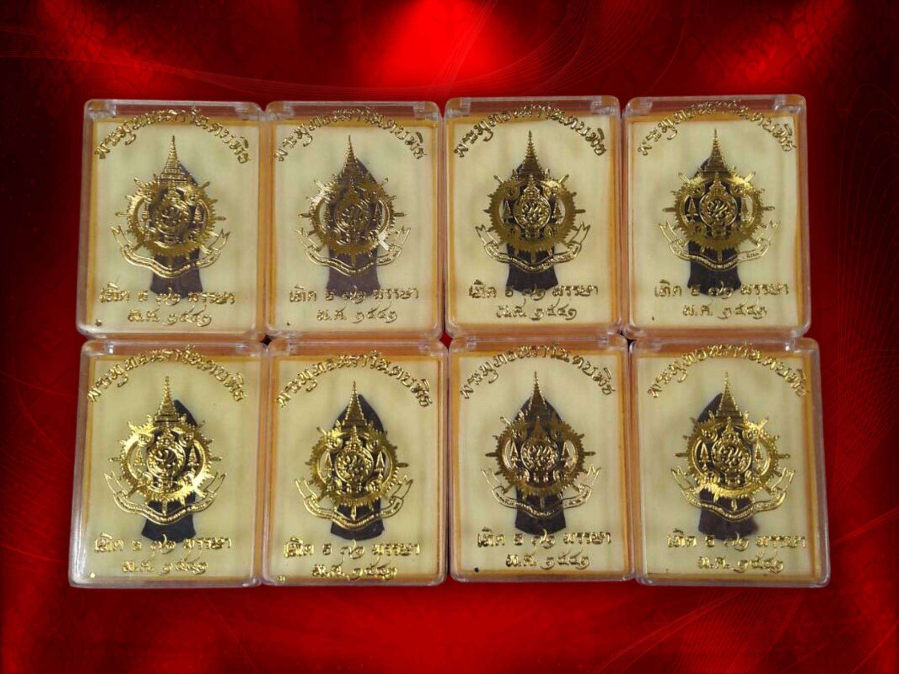 พระพุทธนาราวันตบพิธ ปางห้ามสมุทร ครบ 72 พรรษา ในหลวงรัชกาลที่ 9 ปี 2542 พระพุทธรูปประจำพระชนมวาร คือวันจันทร์ มาพร้อมกล่องเดิม ๆ จำนวน 8 กล่อง 8 องค์