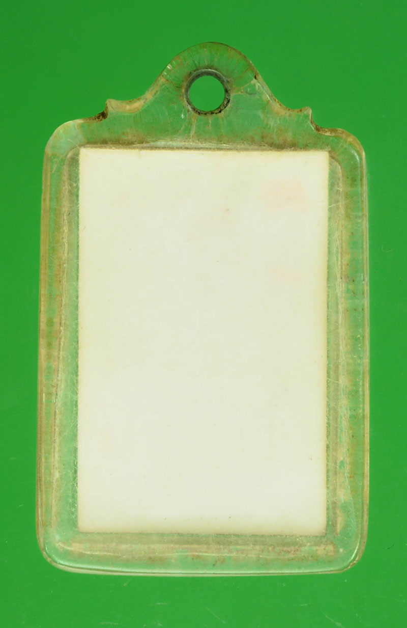 *29787 รูปถ่ายหลวงพ่อเปิ่น วัดบางพระ นครปฐม หน้าหนุ่มยุคต้นๆ เลี่ยมพลาสติกเก่า 36