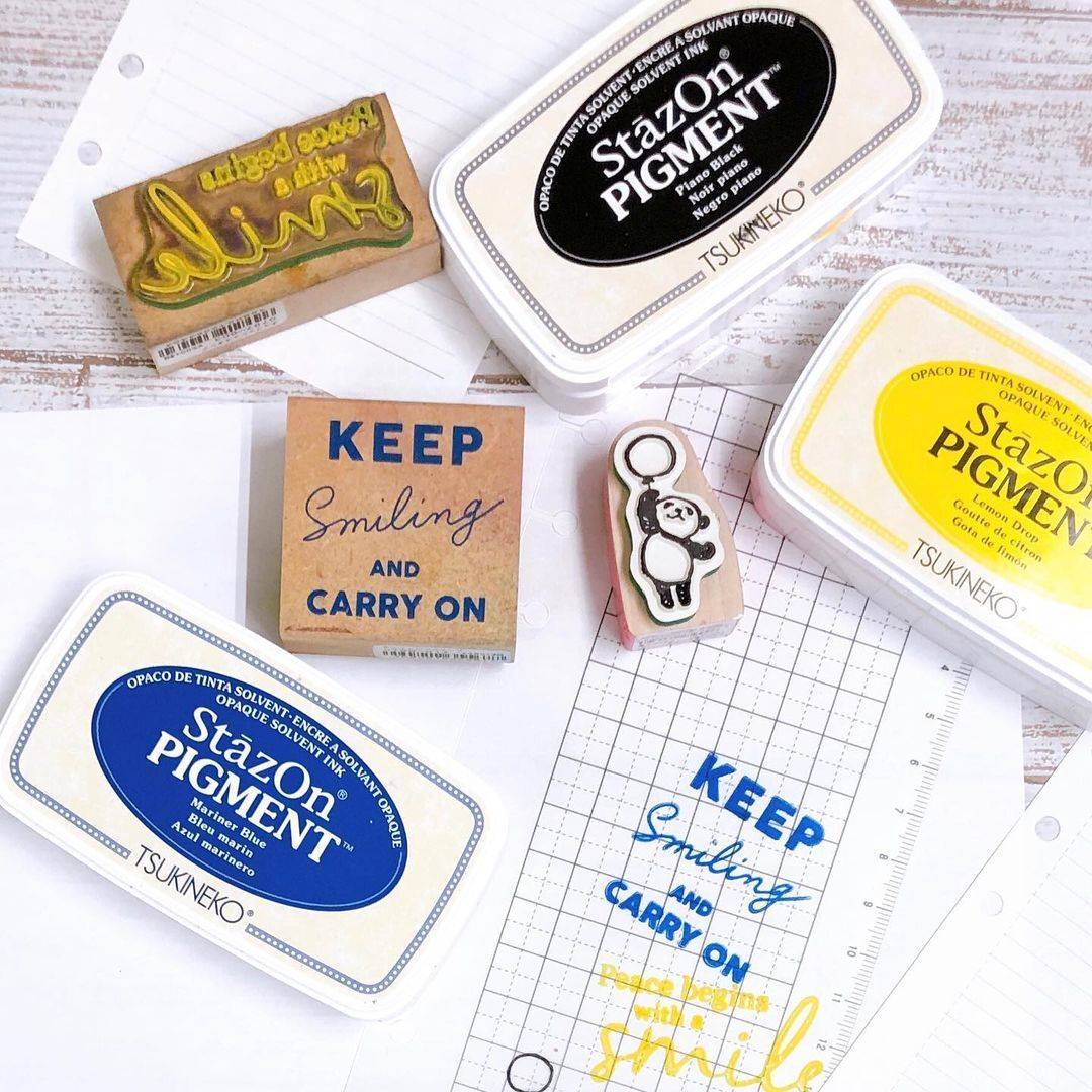 หมึกญี่ปุ่น StazOn Pigment ทึบแสง (หมึกอเนกประสงค์ ผ้า โลหะ พลาสติก ถุงแก้ว ไม้ หนัง กระดาษ) มีแบบตลับและแบบเติม 8 สี