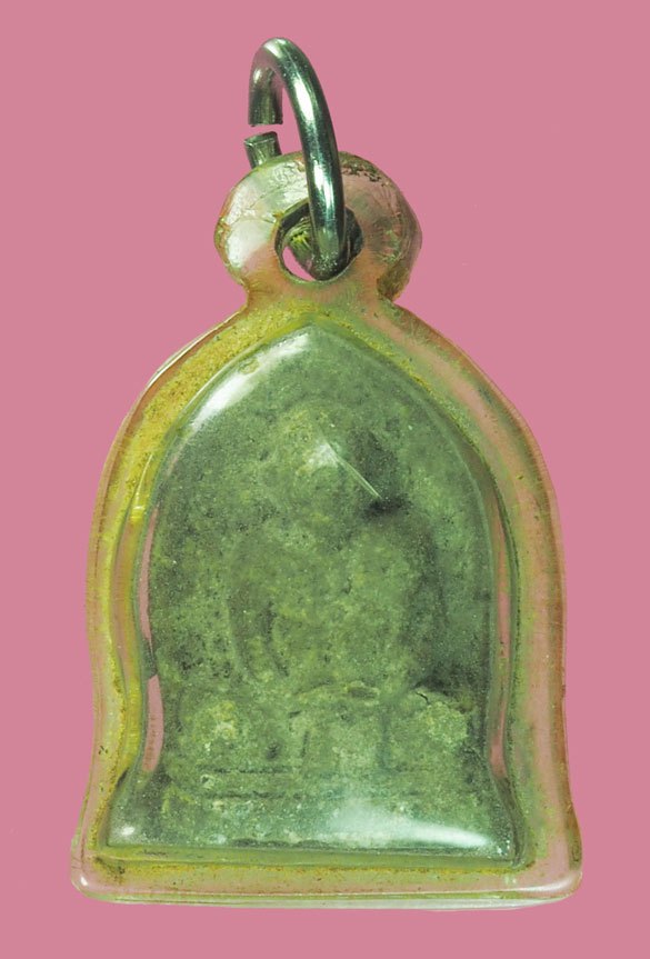 ขายแล้ว*38830 พระผงรูปเหมือนพิพม์ใบเสมา หลวงปู่แหวนสุจิณโณ วัดดอยแม่ปั่ง เชียงใหม่ ปี 2517 เลี่ยมพลาสติกเก่าหลายสิบปี 31