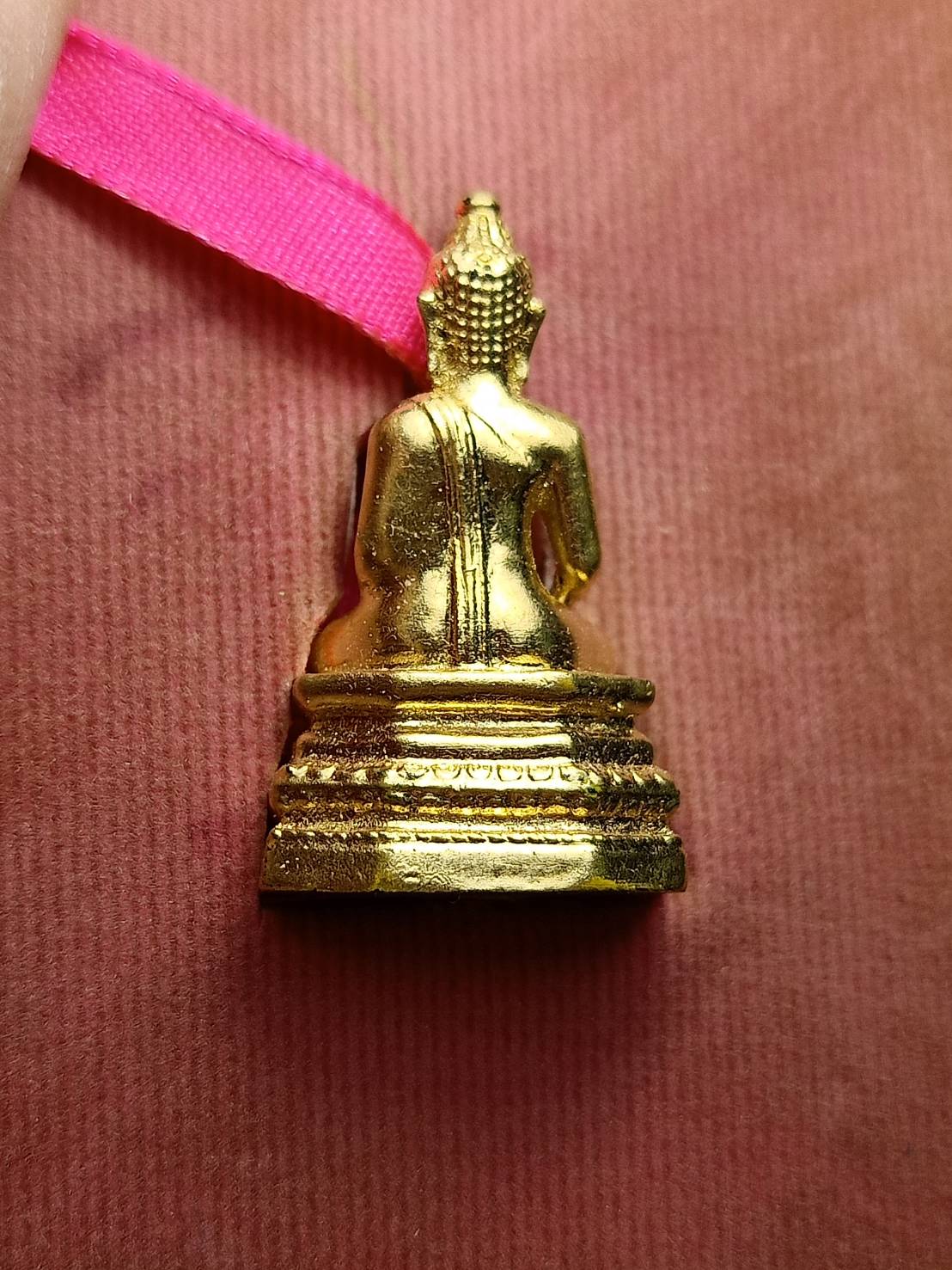 พระกริ่งรุ่งอรุณ เนื้อกะไหล่ทอง พระเจ้าอยู่หัวรัชกาลที่ 2 ครองราชย์ 200 ปี ออกปี 53 วัดอรุณ พร้อมกล่อง (SKU-08325)