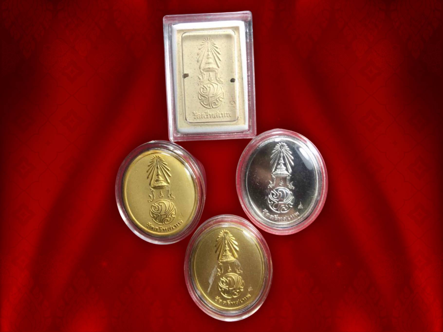 เหรียญพระพุทธนวราชบพิตร ภปร. วัดตรีทศเทพ (ชุดกรรมการ) พ.ศ. 2554 เนื้อเงิน เนื้อทองแดงกะไหล่ทอง เนื้อทองแดงลงยาหน้าทอง + เนื้อผงพุทธคุณมวลสารเก่าแก่ พร้อมกล่องกัมมะหยี่ งามๆ ราคาสมัยจองจากวัด 8,999 บาท ครับ