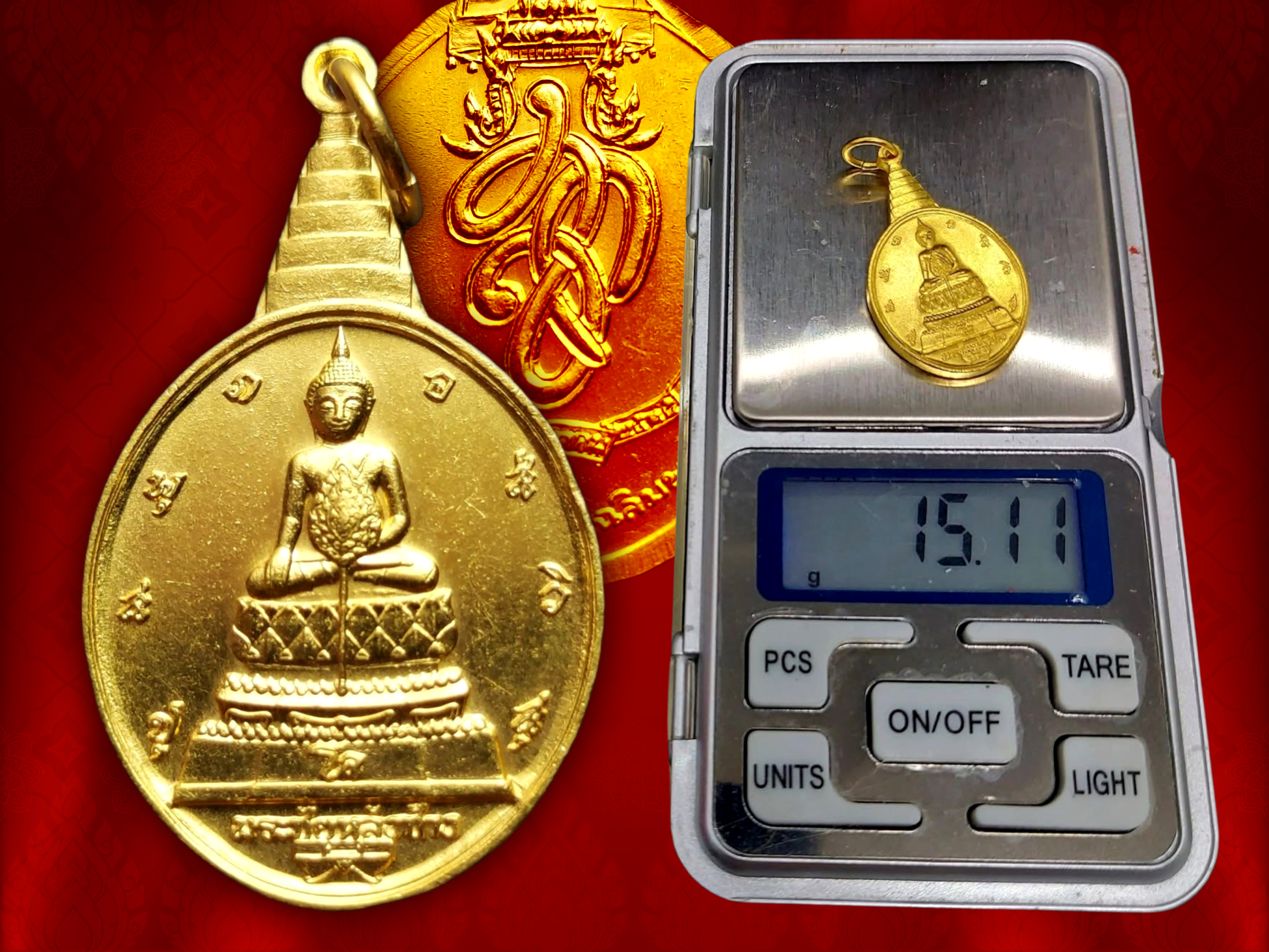 เหรียญพระชัยหลังช้าง สก. ปี 2535 ครบรอบ 5 รอบ สมเด็จพระนางเจ้าสิริกิตติ์ พระบรมราชินีนาถ ในรัชกาลที่ 9 เนื้อทองคำ งามๆ หายากสุดๆ ครับ ช่วงนี้ เนื้อทองคำหนัก 1 บาท( 15.1 กรัม ) พระเกจิอาจารย์ดังแห่งยุคนั้น