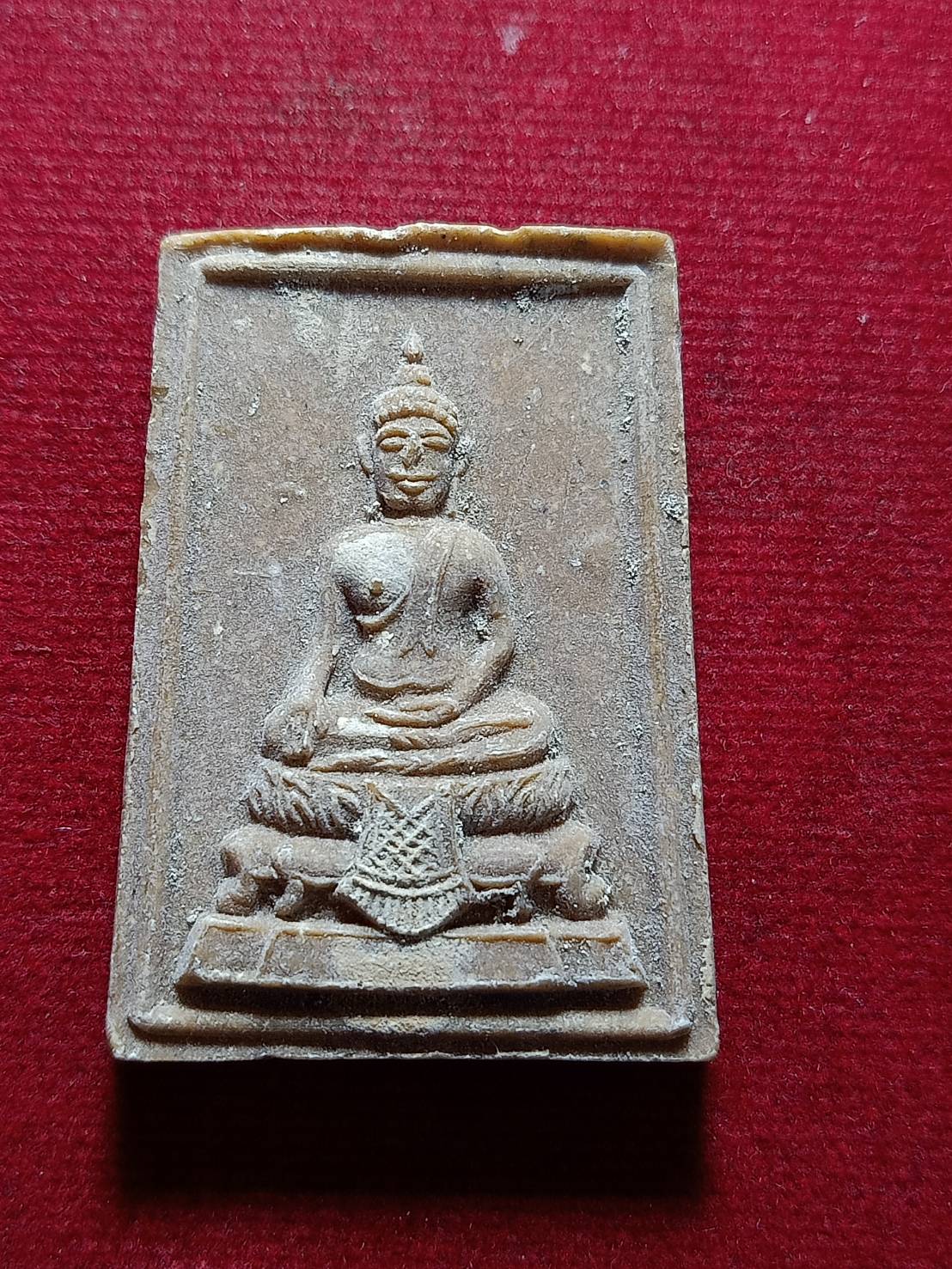 สมเด็จพระเจ้าอู่ทอง หลัง ภปร. วัดดอนเจดีย์ เนื้อผงน้ำมัน จ.สุพรรณบุรี ปี 2516 หลวงพ่อมุ่ยปลุกเสก (SKU-11893)
