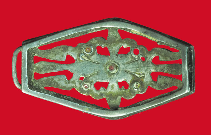 *33831 ของสะสมเก่า สันนิฐานว่าเป็นหัวเข็มขัดเนื้อเงิน แปะกรอบนาค ฝังเพชร เก่าๆ 16