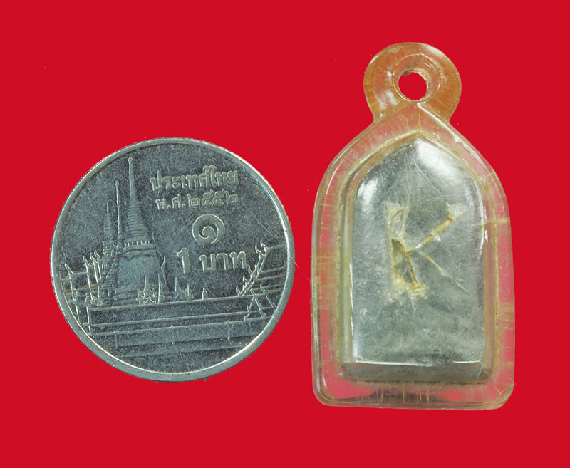 ขายแล้ว*32012 พระชัยวัฒน์ตรึ่งซีก เจ้าคุณศรีสนธิ์ วัดสุทัศน์ ปี 2484 เนื้ผงใบลาน เลี่ยมพลาสติกเก่า 9