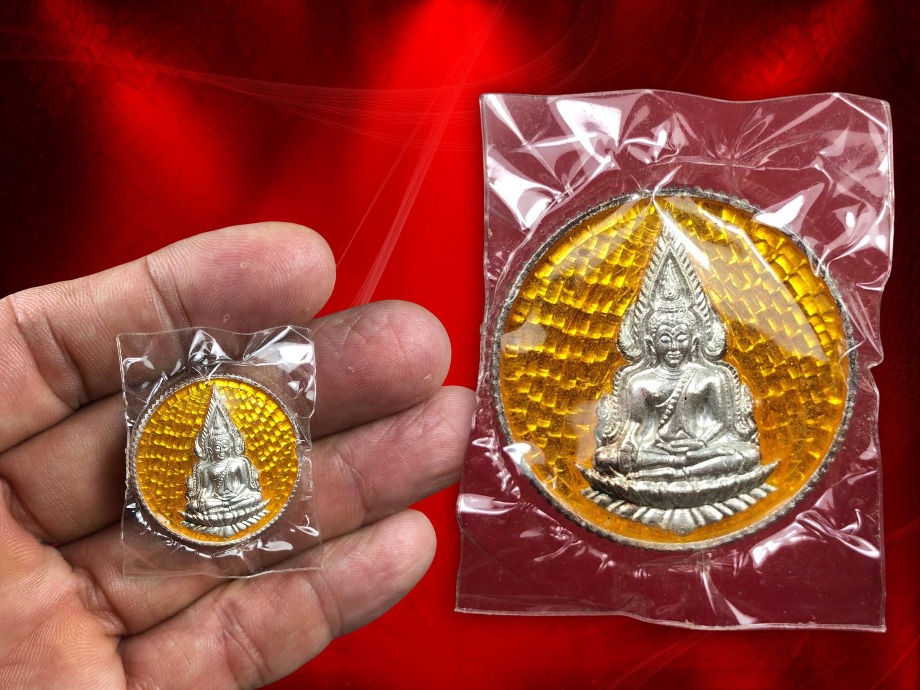 เหรียญพระพุทธชินราช ญญส. รุ่น 80 พรรษา สมเด็จพระญาณสังวร สมเด็จพระสังฆราช วัดบวรนิเวศวิหาร เนื้อเงินลงยา สีเหลือง ด้านหลัง พระนามย่อ ญสส. ๒๕๓๖ ตอกโค๊ต ง ขอบสตางค์ มาพร้อมกล่องกัมมะหยี่เดิมๆ สุดๆ