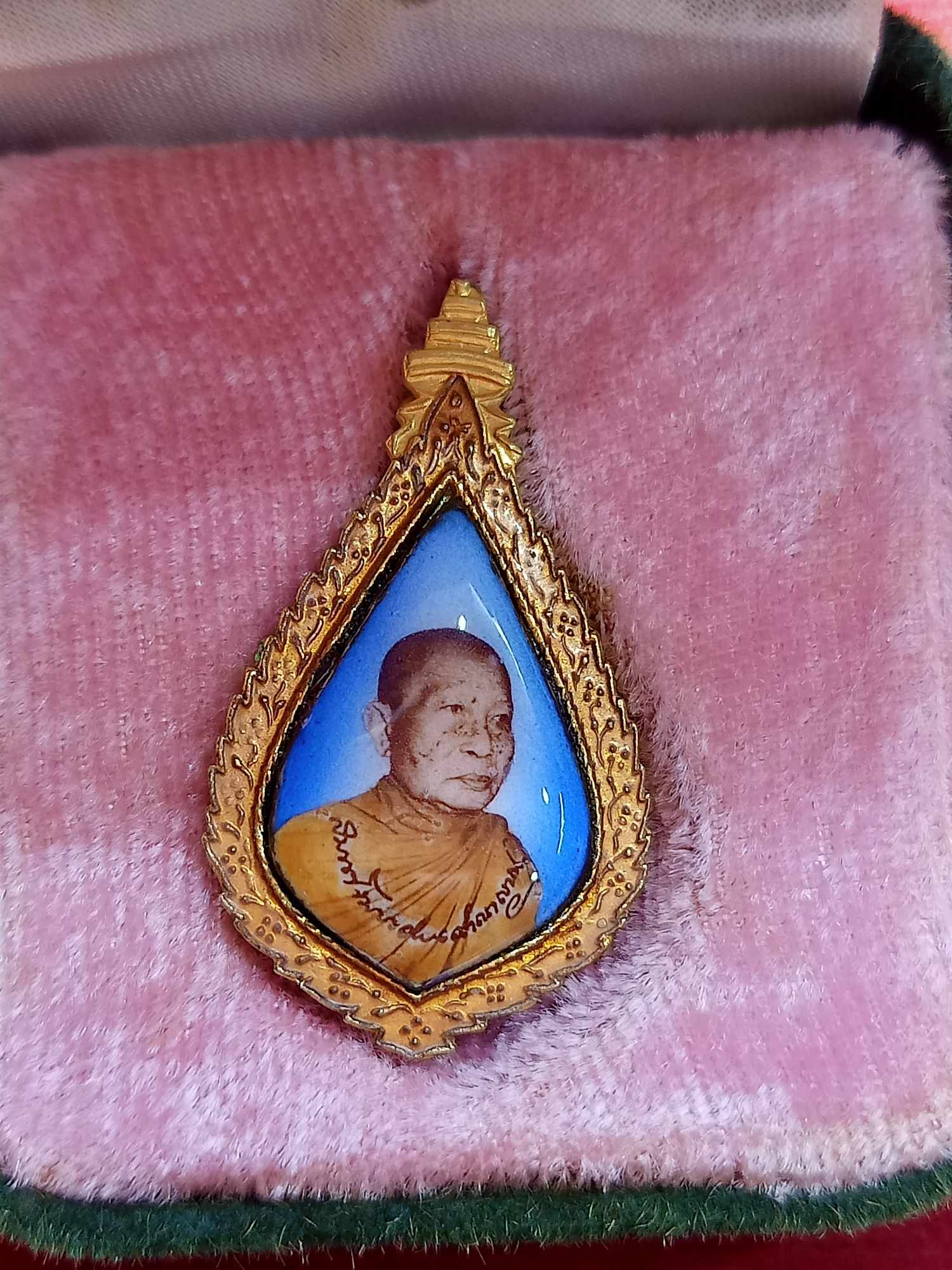 ล็อกเก็ตเข็มกลัด สมเด็จพระสังฆราช (วาสน์ วาสโน) นิธิวัดราชบพิธสถิตมหาสีมาราม กรุงเทพ พร้อมกล่อง (SKU-03541)